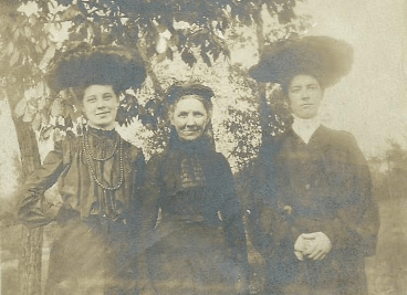 (Left to Right: Elizabeth, mother Ruth Anna, Ruth Anna)